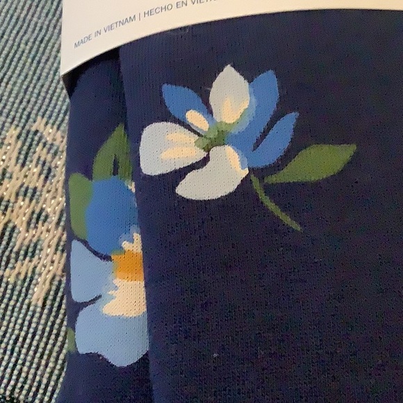 Old Navy Leggings navy blue w flowers still packaged NEW size XL fits 14,16,18 - Picture 5 of 5
